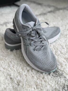 Women’s ASICS GT 2000 9 Lightweight Running Shoes 9.5